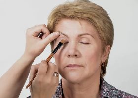 Макияж для женщин после 45 чтобы выглядеть моложе своих лет Макияж для женщин после 45 чтобы выглядеть моложе своих лет